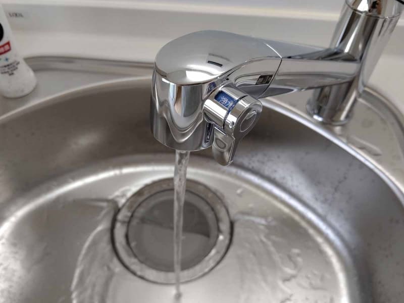 交換した浄水スパウト。内部に交換可能な浄水フィルターを装着している