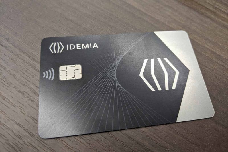 IDEMIAのメタルカード](ph09.jpg)