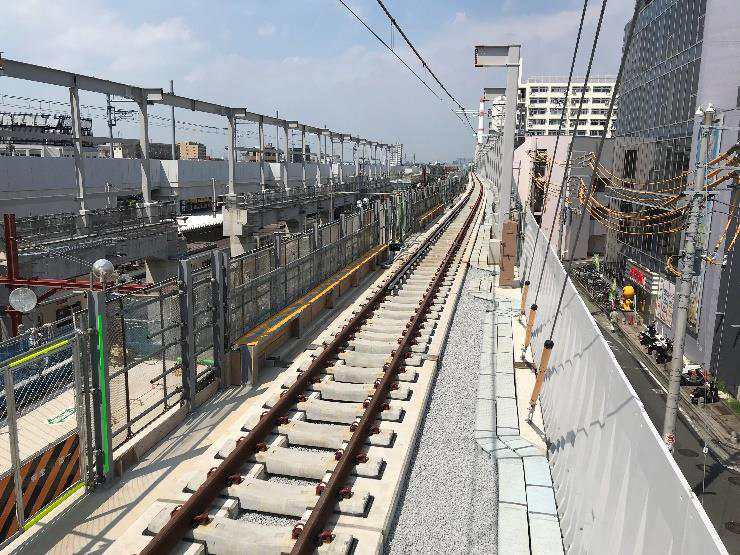 竹ノ塚駅付近の高架橋(施工中)