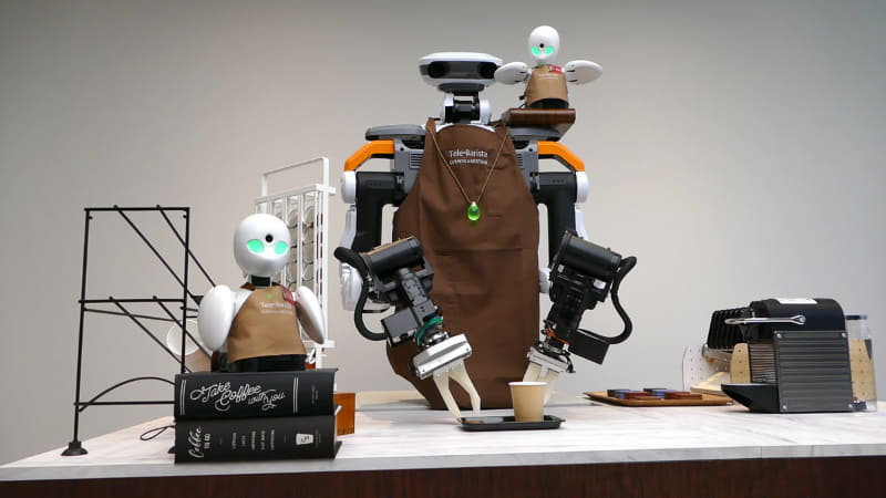 コーヒーとチョコレートはカフェ経験者のパイロット2人が選んだ