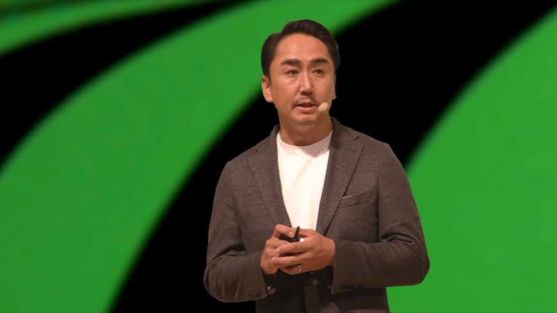 LINE出澤社長。「『10万円ください』というコメントがありますが、“澤”違いです。前澤さんとは違う人です」というジョークでLINE DAY 2020がスタート