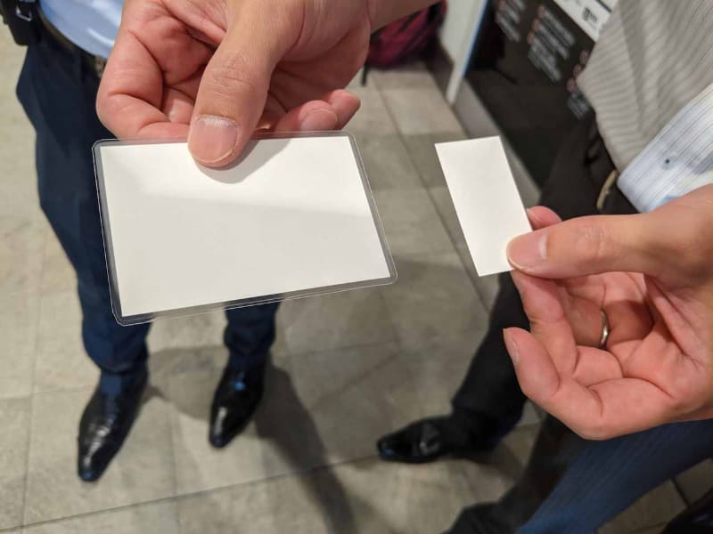 今回テストに使われた2種類のQRコードが印刷された紙。QRコードが表示されている面の写真でないのは、セキュリティ上の理由のため