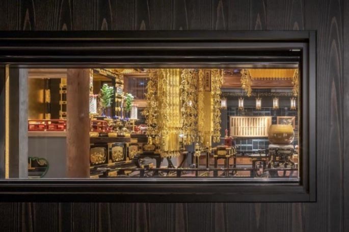 ロビーと浄教寺の間の小窓