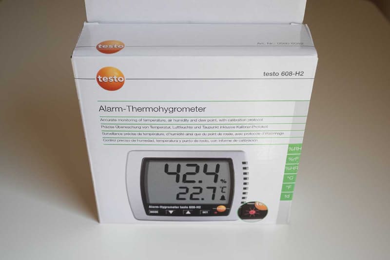 製品パッケージ。ラインナップの中では精度のほかアラーム機能も特徴になる