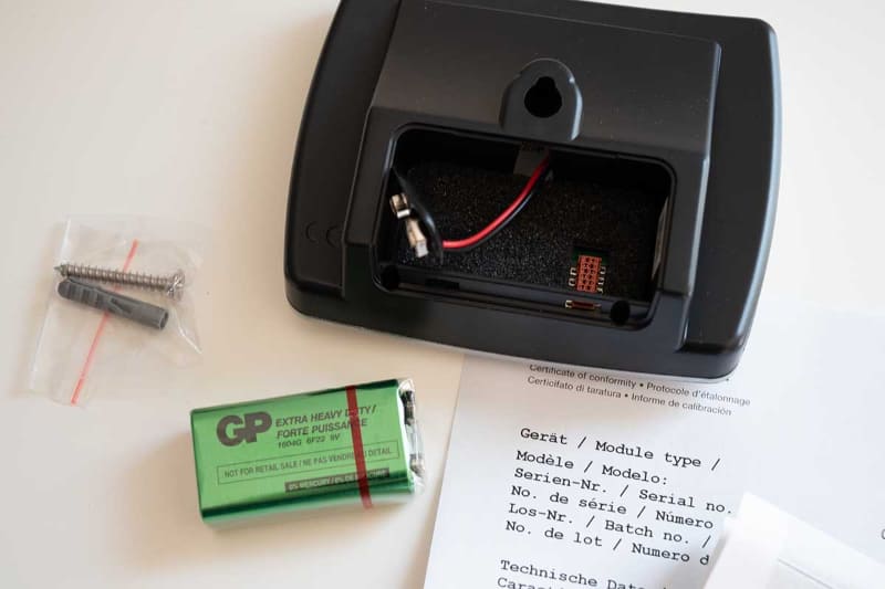 電源は9Vの角型アルカリ乾電池