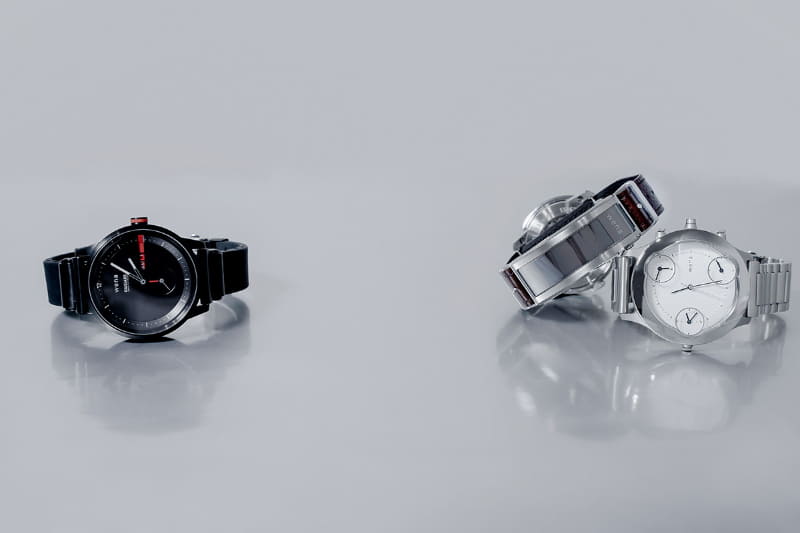 ジウジアーロコラボモデル(左)と山中俊治コラボモデル(右)