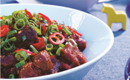 メインディッシュ：酢豚風プラントボール、ご飯とチンゲン菜を添えて