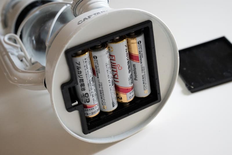 電池駆動なのだが、設計がタイトで充電池が入らない