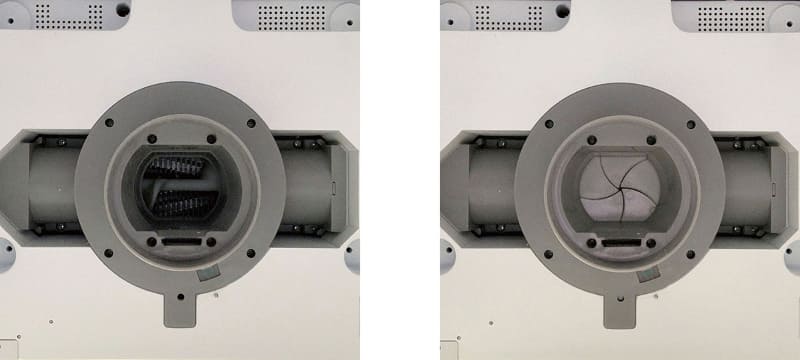 (左)ドアが閉まっているときの排出口が開いた状態、(右)ドアが開いているときの排出口が閉じた状態