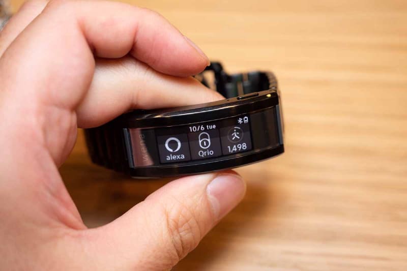 有機ELディスプレイ。表面にはGorilla Glassを使用している