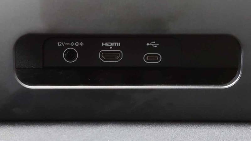 端子は電源とHDMI、それにUSB Type-C。USBは後述するカメラの制御に使う