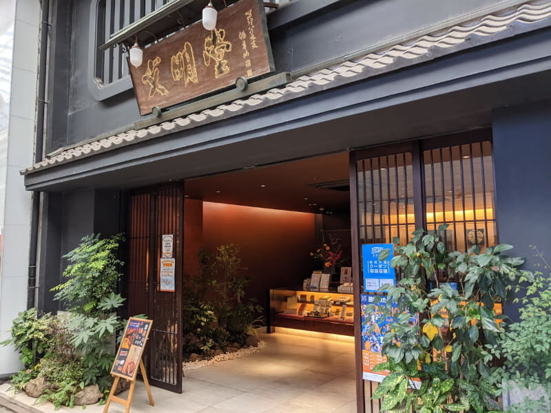 全国的に有名なカステラ店をはじめ、観光客が土産物を購入するために多く訪れる店も多くが対応