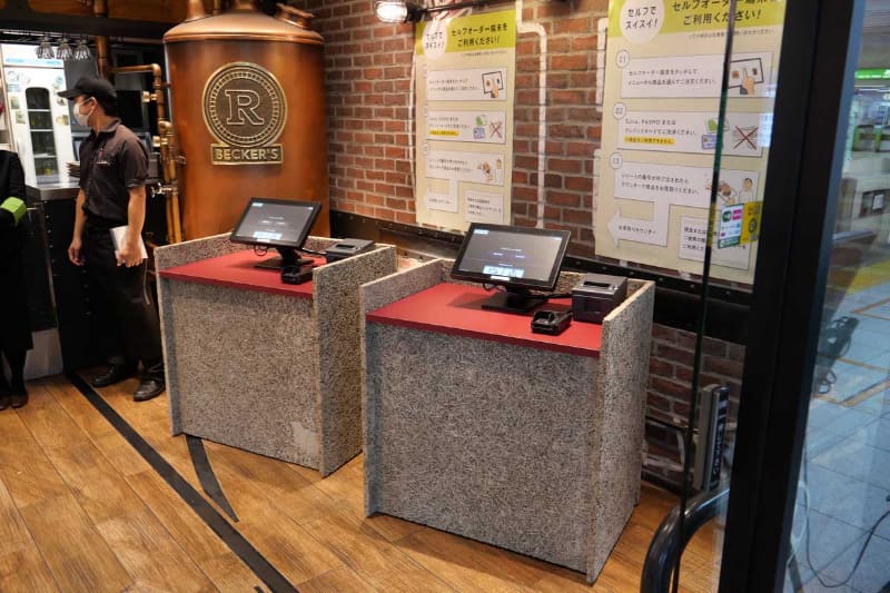 店内入り口横にTTG-MONSTARを2台設置