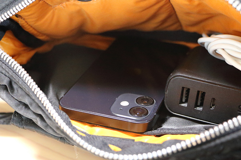 12 miniならモバイルバッテリーを常備しても余裕