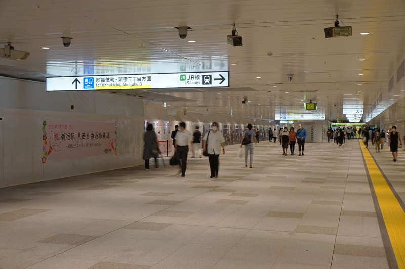 東西自由通路(7月撮影)