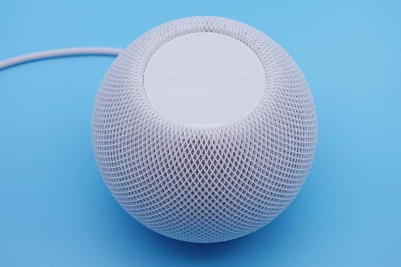 本体上部に音量ボタン、中央は再生/一時停止