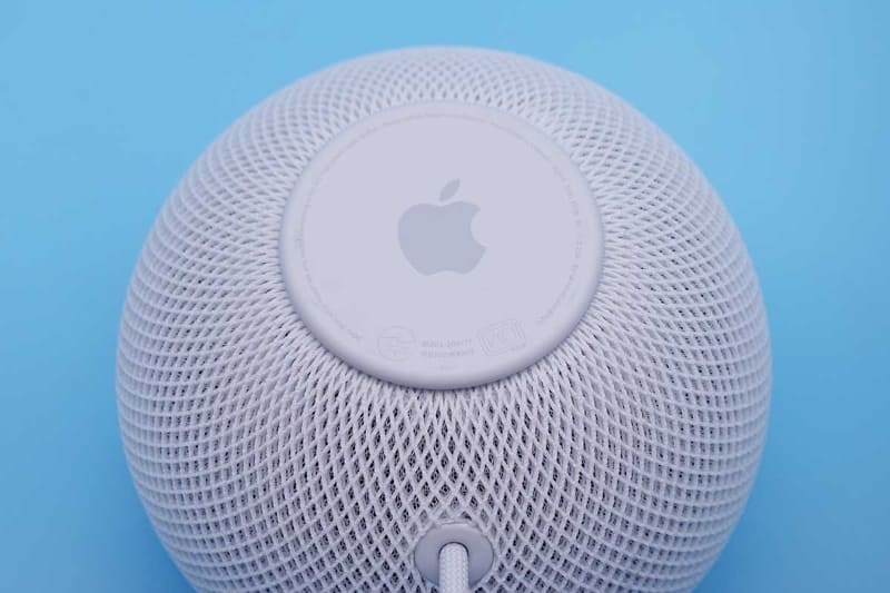 底面はアップルのロゴや認証情報など。設定関連の情報はなし