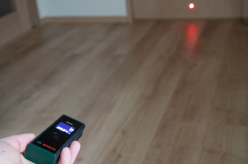 長い距離を測るなら金属製メジャーより便利