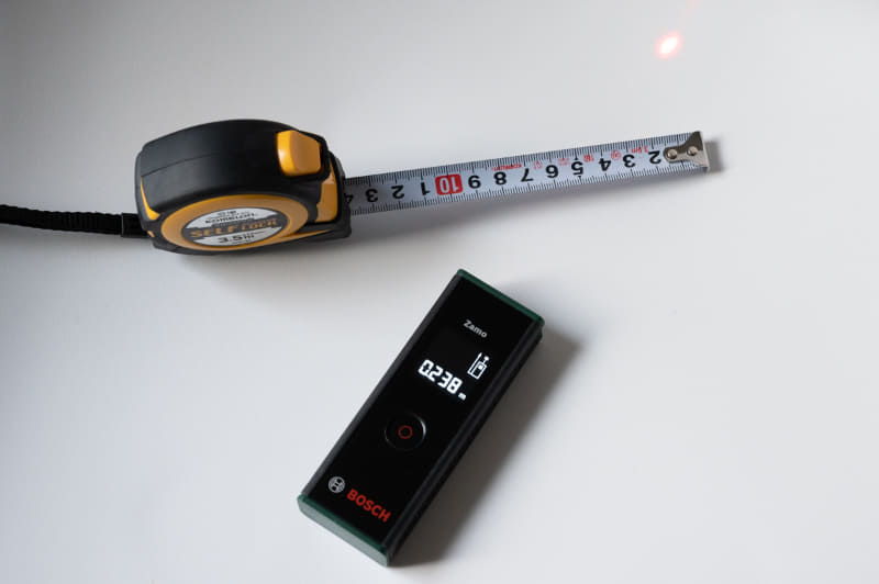 金属製メジャー(上)にも利点は多い。特徴を理解して使い分けたい