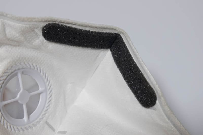 鼻の部分にはスポンジが付いています