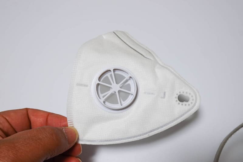 この部分はファンにはめ込んで固定します