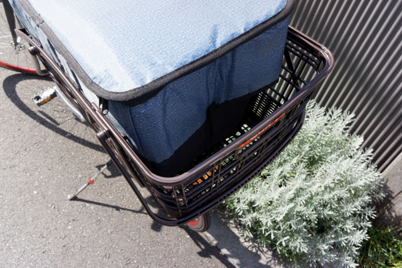 バスケットが通常時状態でジャストフィット。31リットルにすると余裕ができるので、保温・保冷が不要なものを余ったところに入れてもいい