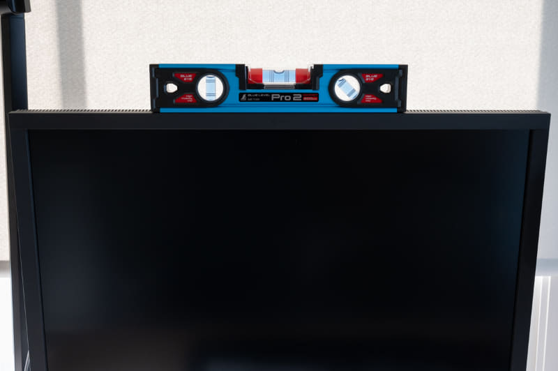 PCモニターもビシッと水平に