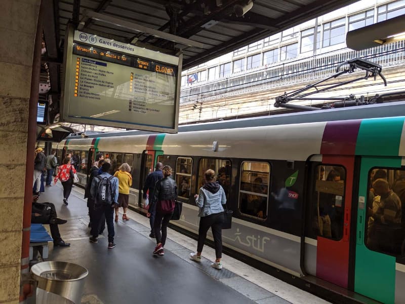 イル＝ド＝フランス地域圏の郊外交通をカバーするRER