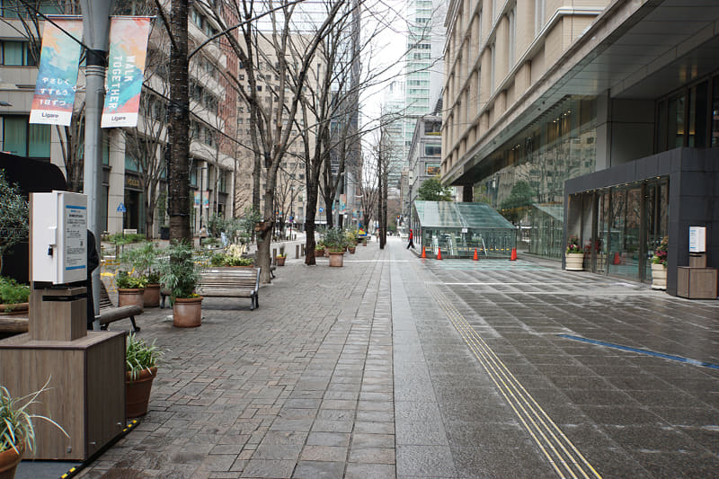 仲通り側歩道上に設置されたセンサー