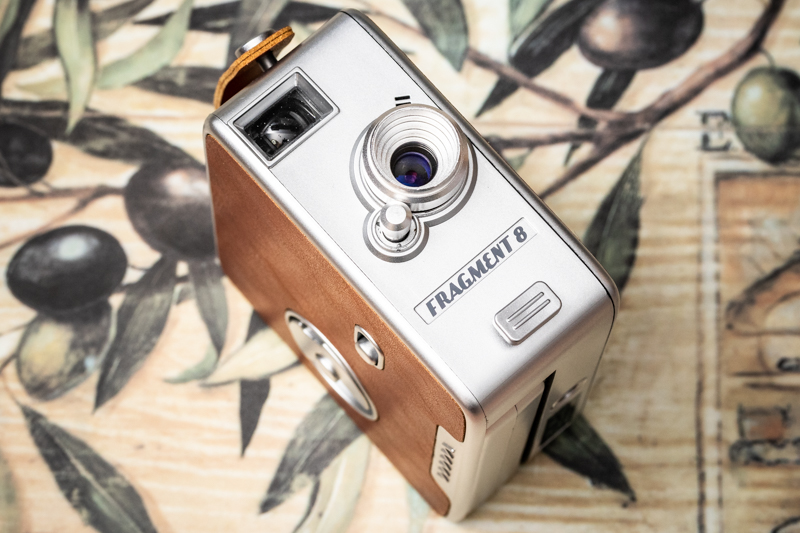 レンズは単焦点タイプ