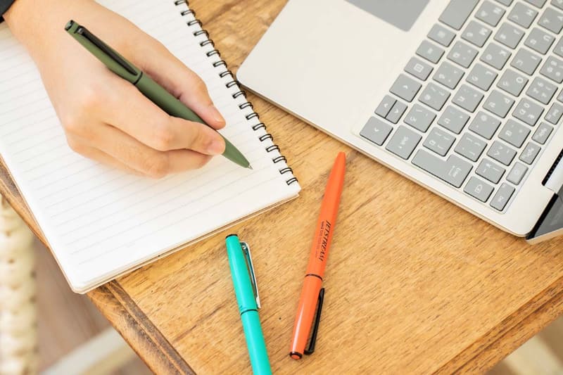 回転繰り出し式単色ボールペン