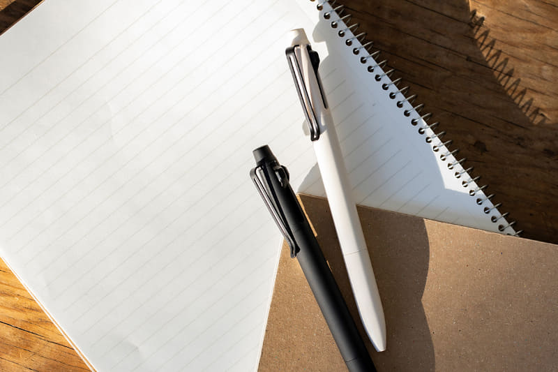 3色ボールペンノック式