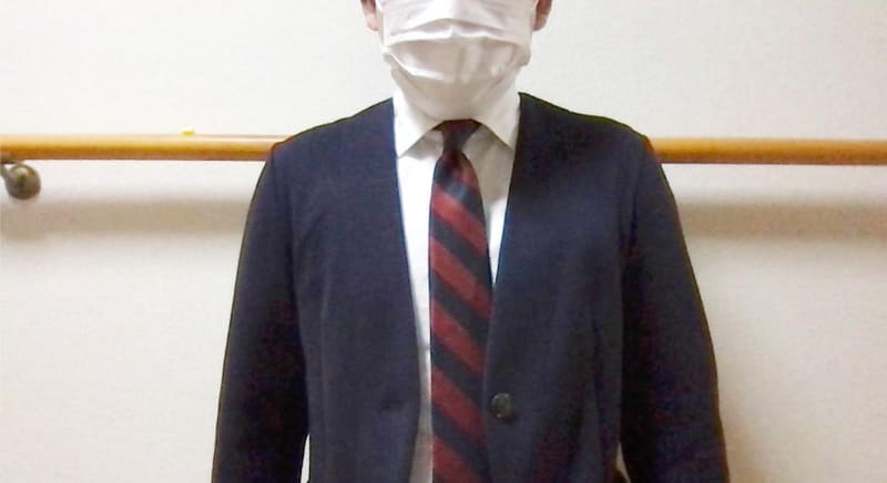 パジャマスーツで参加した様子