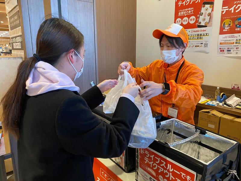 テイクアウト受取カウンター