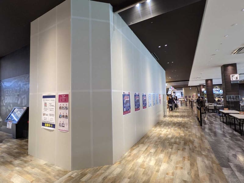 フードコートのリンガーハットも撤退