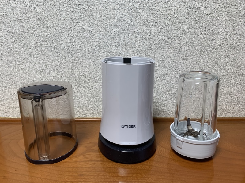 左からカップカバー、本体、カップセット。これらをすべてセットしてようやく動く