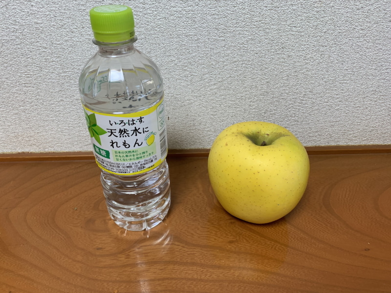 「シナノゴールド」と「いろはす天然水にれもん」