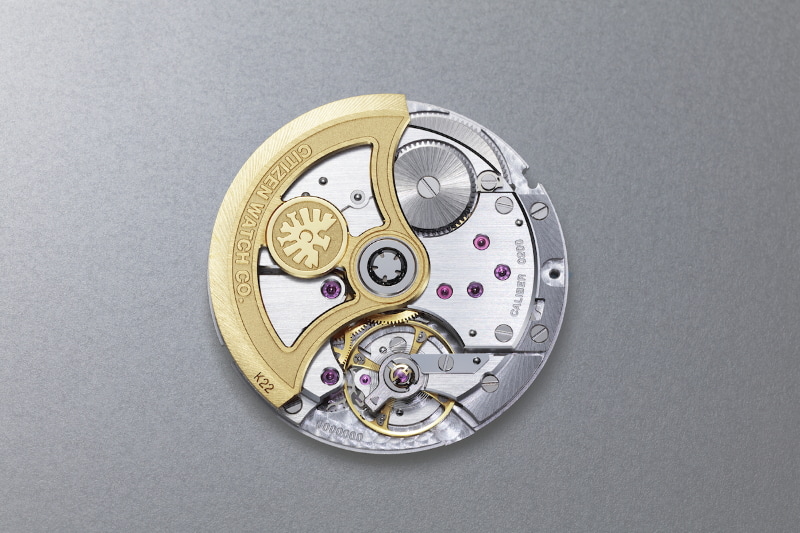 ムーブメントの回転錘はK22(22金)製で、イーグルマークの付いた特別製