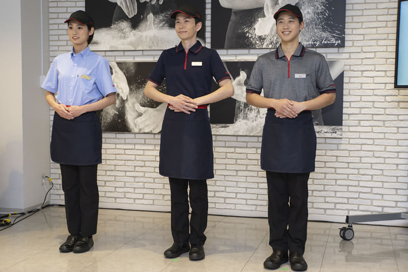 左が社員・シフトマネージャー用、右2つがパートナー(アルバイト)用