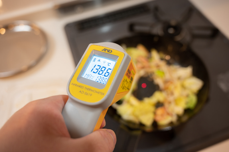 さらに野菜を入れて炒めている最中の中心部の温度。これが最適かどうかはともかく、客観的に分かり火加減の調整の目安にしやすいです