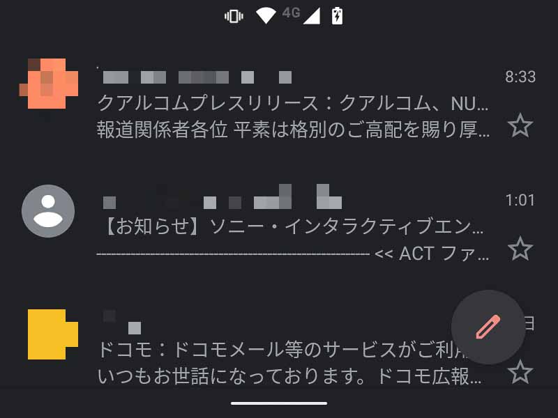 サブディスプレイでは曲送りや通知表示の他、アプリを動かすこともできる。