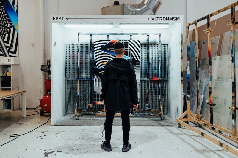 パッケージはフェリペ・パントンが特別に制作したアートワーク(写真上)がプリントされている