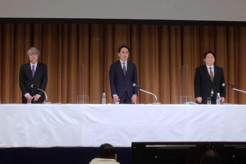 3月23日夜に都内のホテルでデータ管理問題で説明会を開催したLINE]