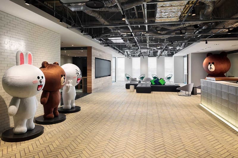 JR博多駅に隣接するLINE Fukuokaのオフィス(提供：LINE Fukuoka)