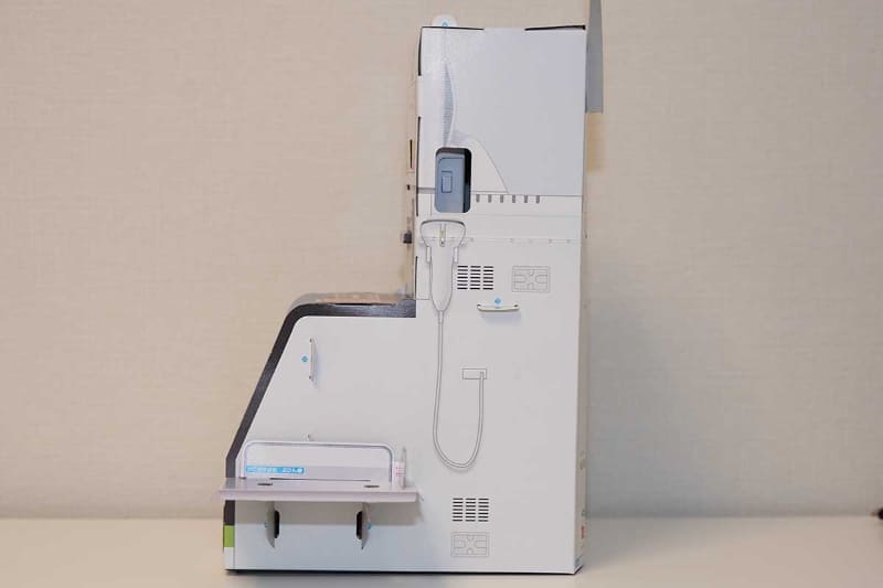 側面にセンサーのスイッチ