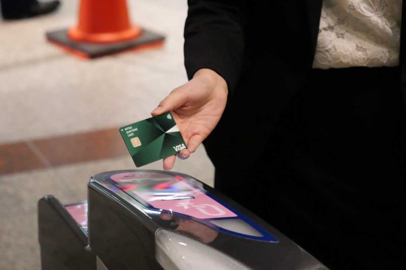 ICカードリーダーはVisaのタッチ決済にのみ対応しており、交通系ICカードは利用できない