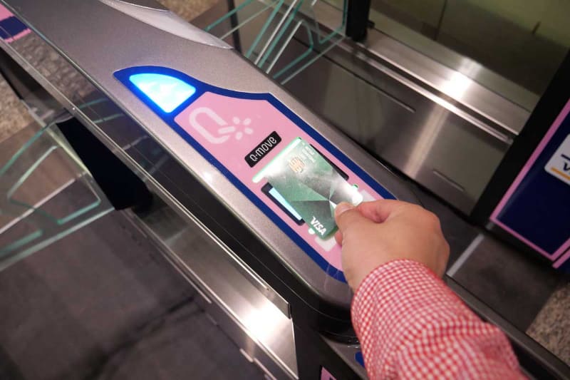 こちらの専用自動改札機は、既存の自動改札機とほぼ同じ位置でカードをタッチするため、違和感なく通過できた