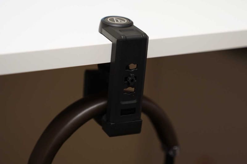 回転機構。机の下に収納できる