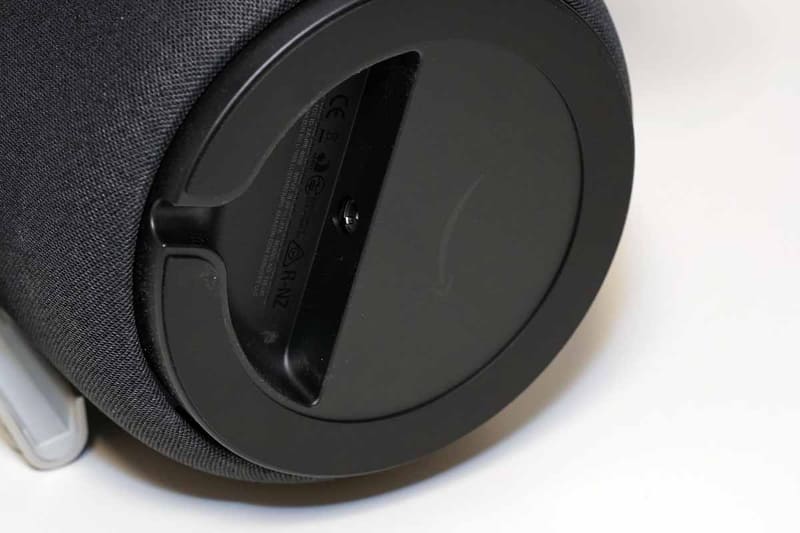 底面に電源端子