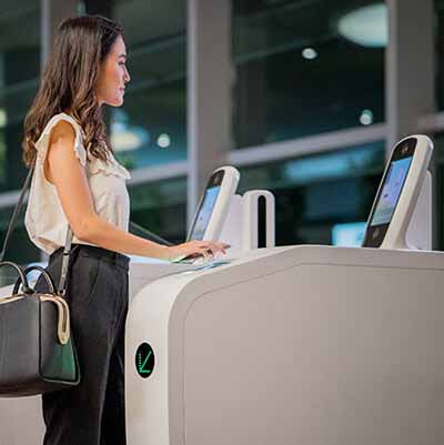 チャンギ空港Terminal 4におけるFASTの顔認証ゲート(出典：IDEMIA)